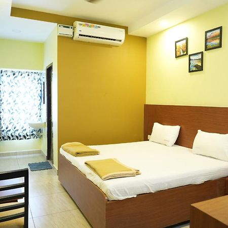 Sri Krishnan Residency Hotell Pollāchi Eksteriør bilde