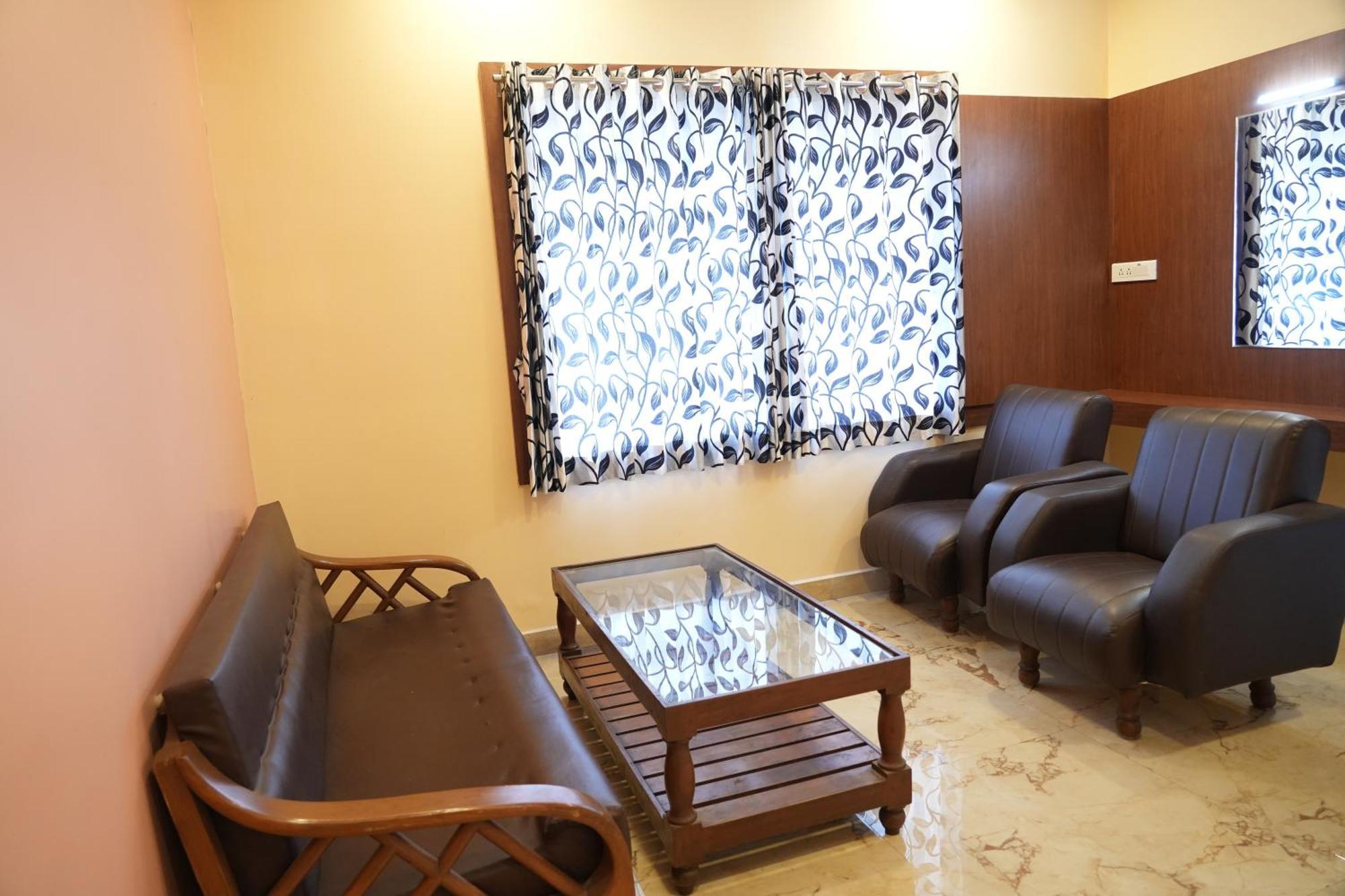 Sri Krishnan Residency Hotell Pollāchi Eksteriør bilde