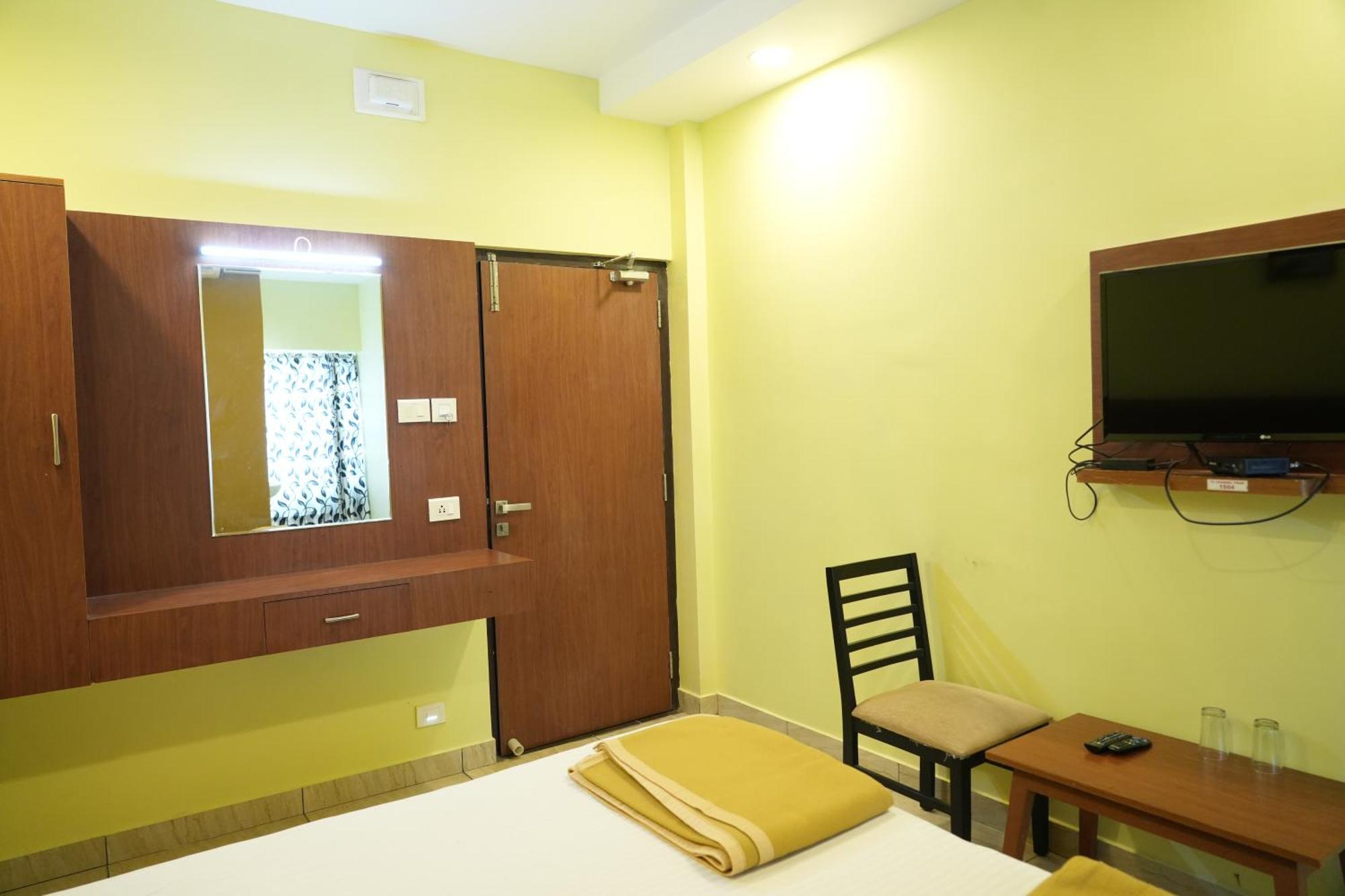 Sri Krishnan Residency Hotell Pollāchi Eksteriør bilde