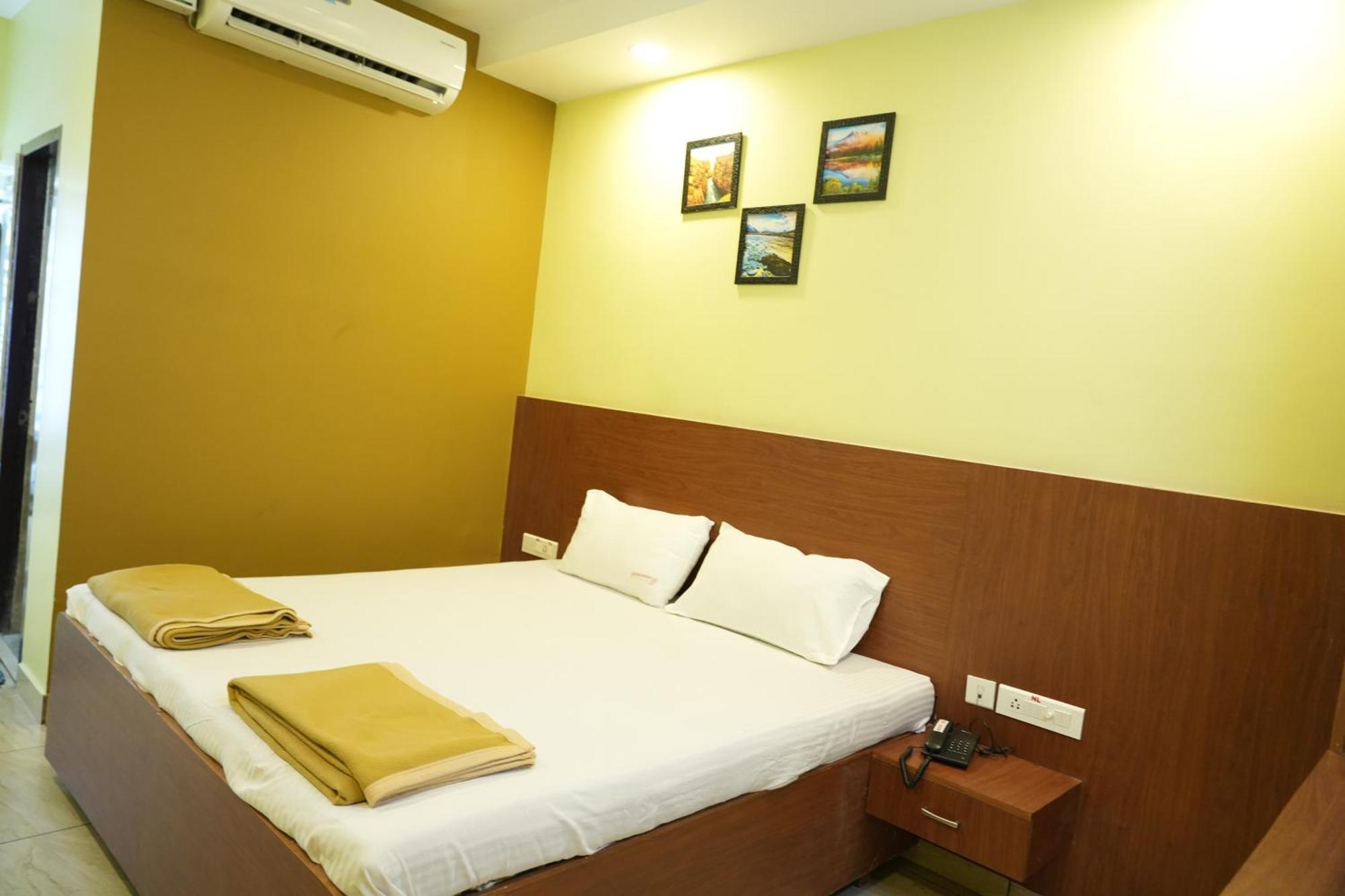 Sri Krishnan Residency Hotell Pollāchi Eksteriør bilde