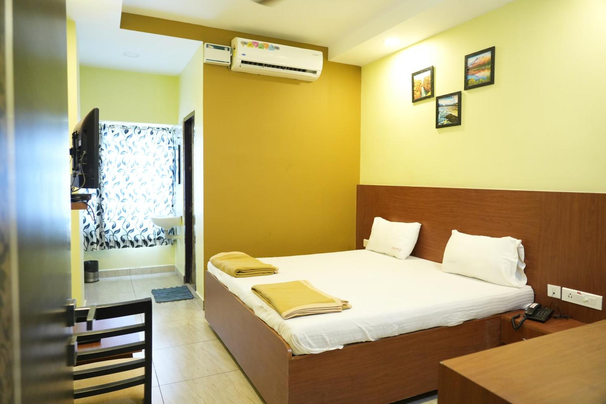 Sri Krishnan Residency Hotell Pollāchi Eksteriør bilde