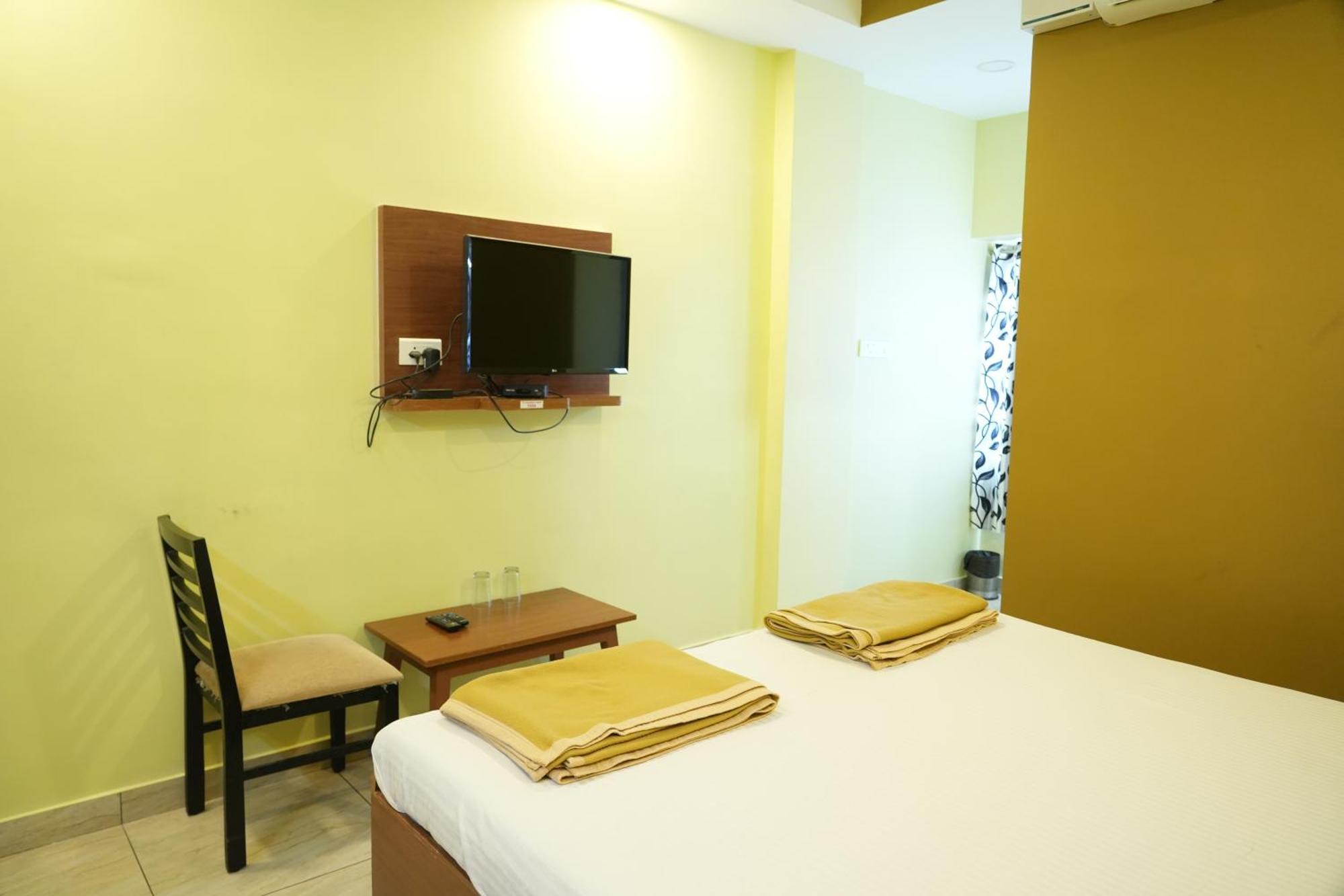 Sri Krishnan Residency Hotell Pollāchi Eksteriør bilde