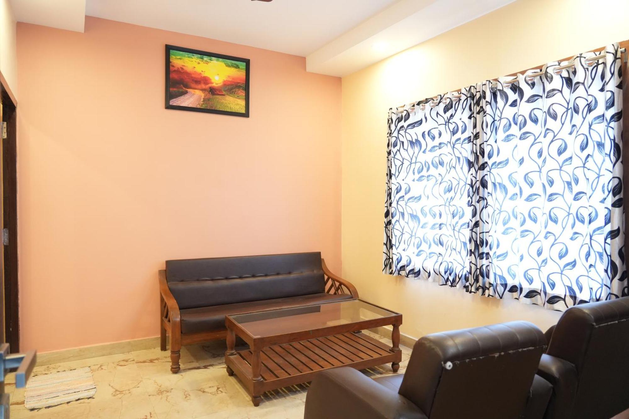 Sri Krishnan Residency Hotell Pollāchi Eksteriør bilde