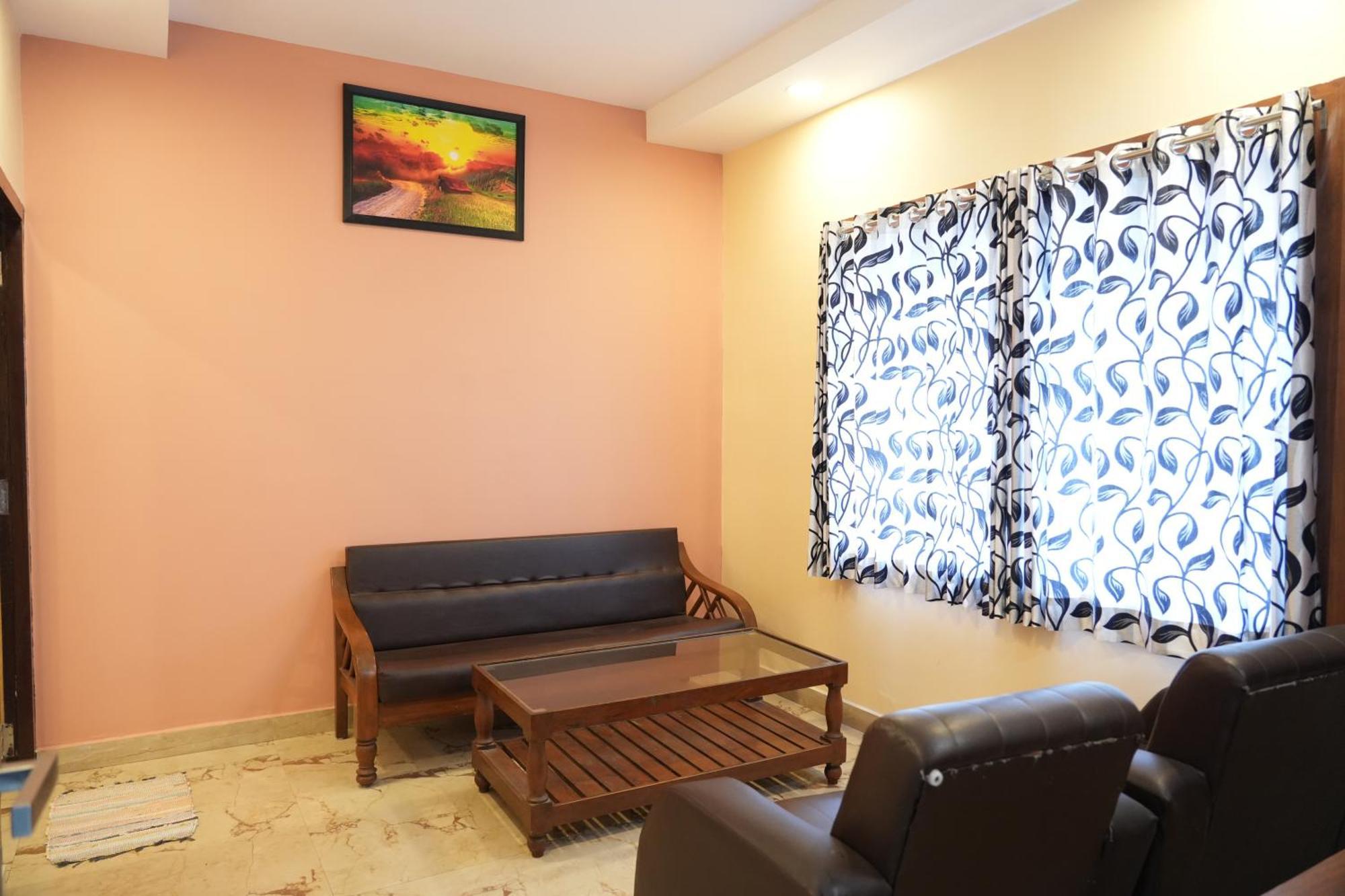 Sri Krishnan Residency Hotell Pollāchi Eksteriør bilde