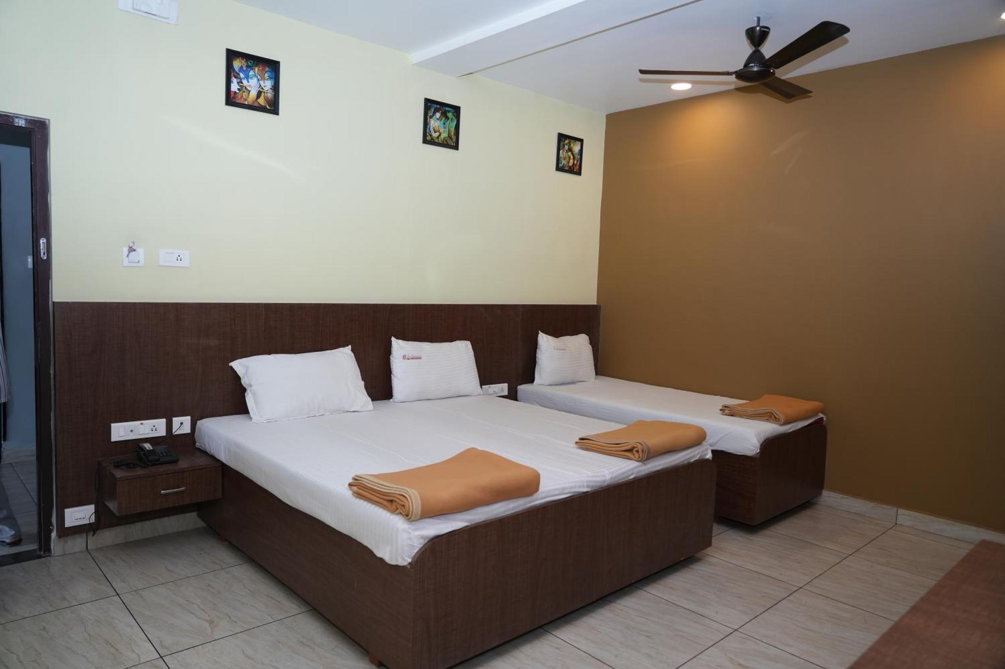 Sri Krishnan Residency Hotell Pollāchi Eksteriør bilde