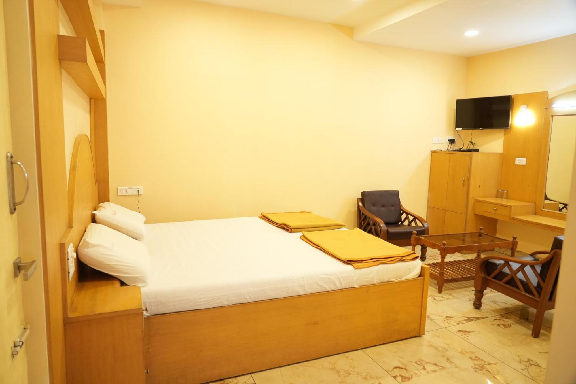 Sri Krishnan Residency Hotell Pollāchi Eksteriør bilde